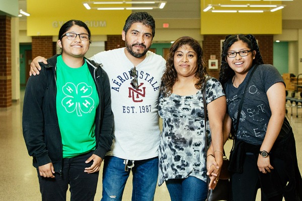 family of Juntos 4-H program student